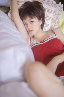 男生强吻美女